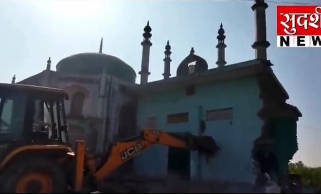 Hindistan'da bu defa 300 yıllık cami yıktırıldı