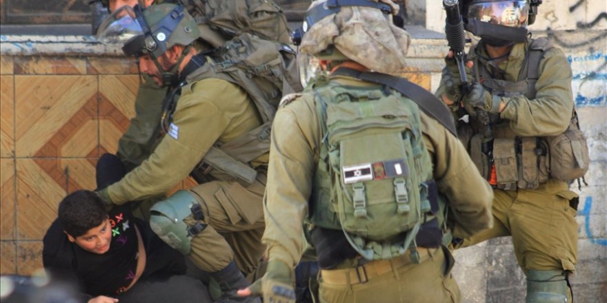 Siyonist İsrail 7 yılda 9 binden fazla çocuğu gözaltına aldı