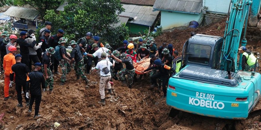 Endonezya'daki depremde hayatını kaybedenlerin sayısı 252'ye yükseldi