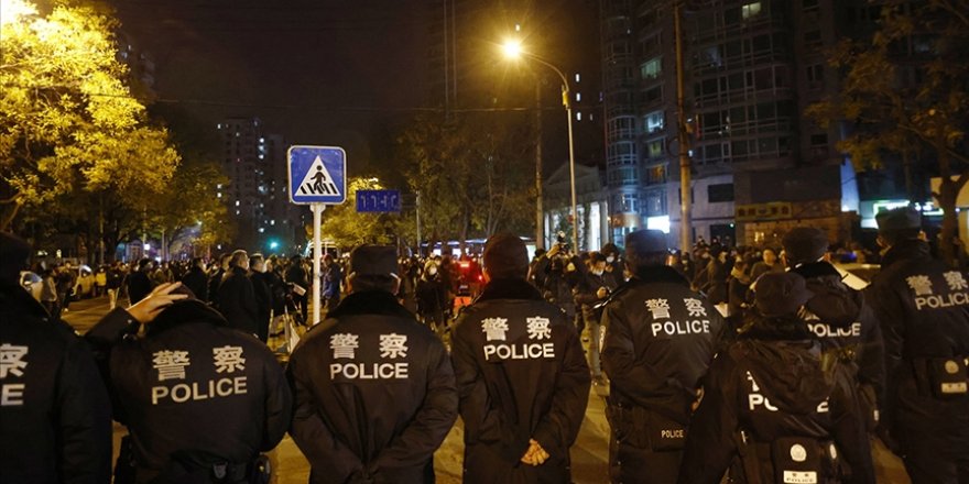 Pekin'deki Kovid-19 protestosunda hak ve özgürlük talepleri dile getirildi