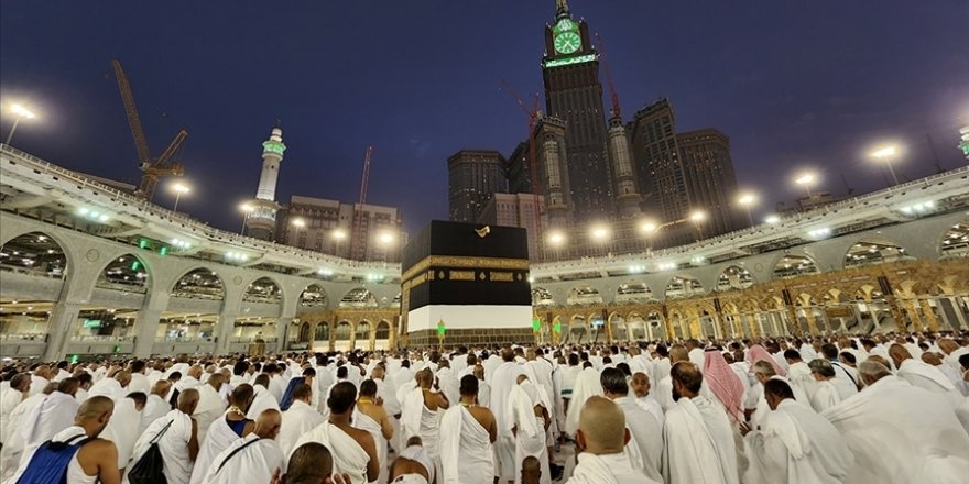 Suudi Arabistan'dan umreye de imkan veren 'kişisel ziyaret vizesi' uygulaması