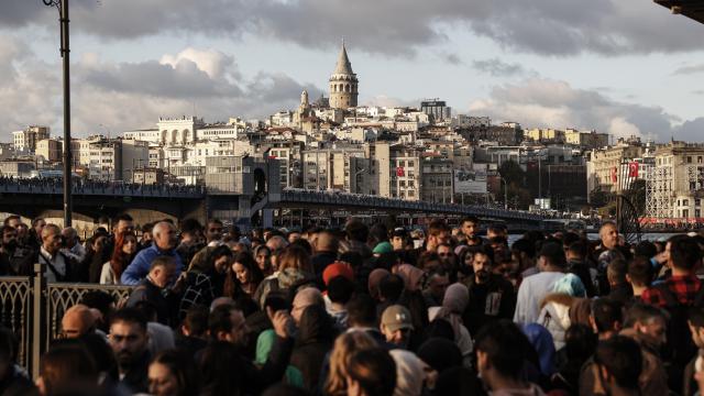 Türkiye'de yaklaşık 5,2 milyon yabancı bulunuyor