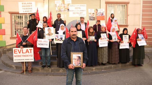 Diyarbakır annelerinin oturma eylemine bir aile daha katıldı