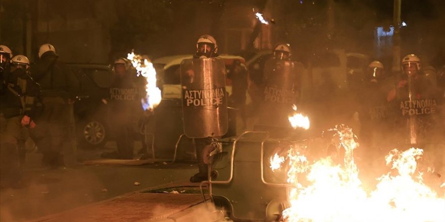 Atina'da 2008'de polisin öldürdüğü genci anma yürüyüşünde olay çıktı