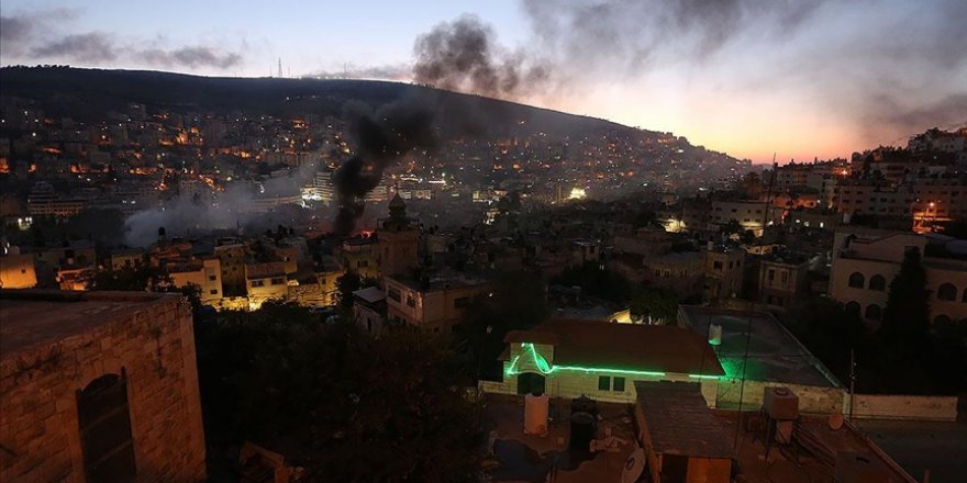Siyonist İsrail ordusu Nablus'taki Eski Şehir'i kuşattı