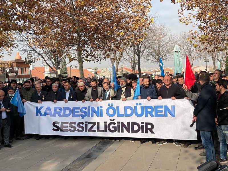 Doğu Türkistanlı kardeşlerimiz için 77 ilde cuma eylemi yapıldı