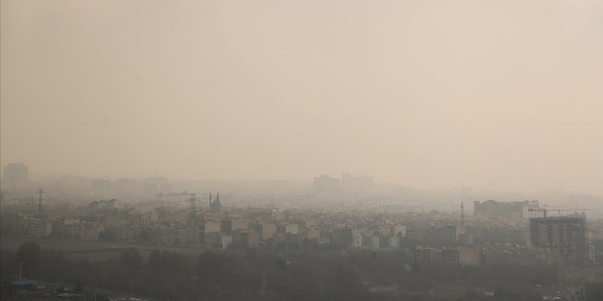 İran’da hava kirliliği nedeniyle salı gününe kadar eğitime uzaktan devam edilecek