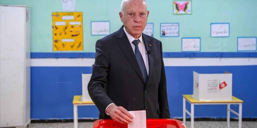 Tunus’ta katılımın yüzde 10'u bulmadığı genel seçim sonrası Said'in meşruiyeti tartışılıyor