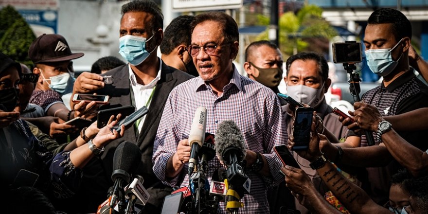 Malezya'da Enver İbrahim hükümeti meclisin üçte ikisinden güvenoyu aldı