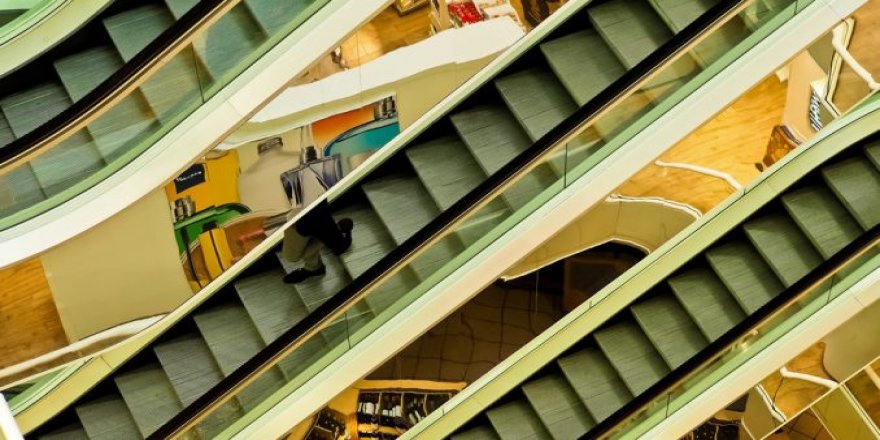 Dünyaya çakılıp kalmak...