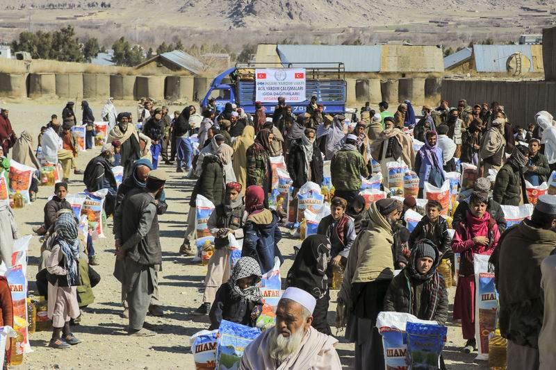 Afganistan’da yüzbinlerce ihtiyaç sahibine destek