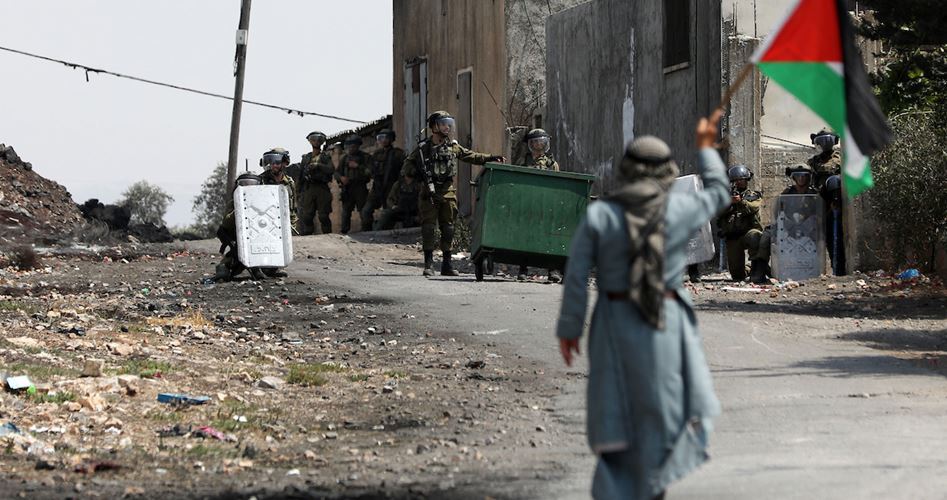 Kudüslü gençler Ben-Gvir'in kararına Filistin bayrakları taşıyarak karşı durdu