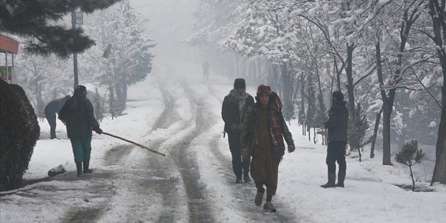 Afganistan'da 24 kişi donarak yaşamını yitirdi