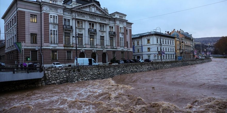 Bosna Hersek ve Sırbistan'da şiddetli yağışlar sele neden oldu