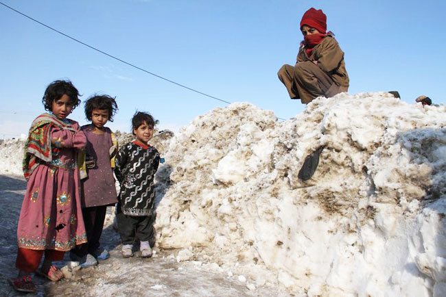 Afganistan'da son günlerde 70 kişi kar ve soğuk nedeniyle yaşamını yitirdi