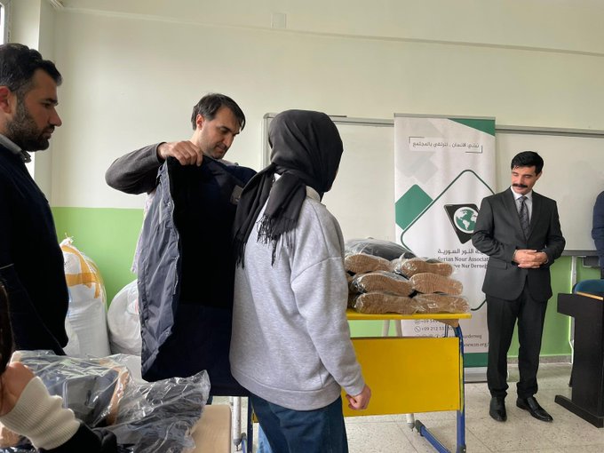 Suriye Nur Derneğinden Siirt'te 5 okula giyecek yardımı