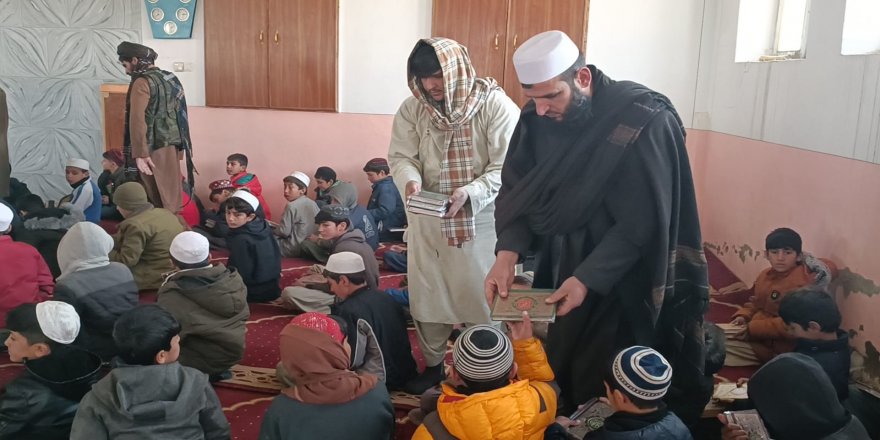 Özgür-Der Gençliği Afganistan’daki kardeşlerine Kur’an-ı Kerim hediye etti