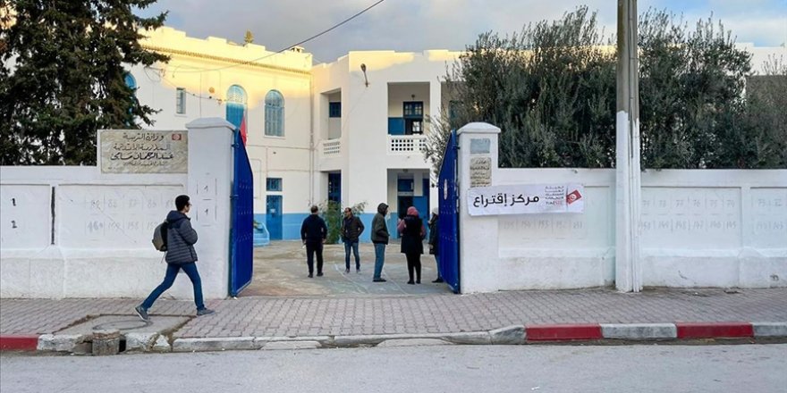 Tunus’ta erken genel seçimlerin ikinci turunda oy verme işlemi başladı