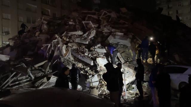 Osmaniye Valisi: 34 bina yıkıldı, 5 kişi hayatını kaybetti