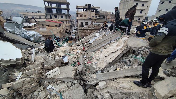 Suriye'de depremde en az 1356 kişi öldü, binlerce kişi yaralandı