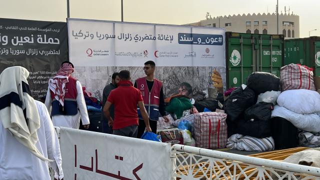 Katar, Türkiye ve Suriye'deki depremzedeler için yardımlara devam ediyor