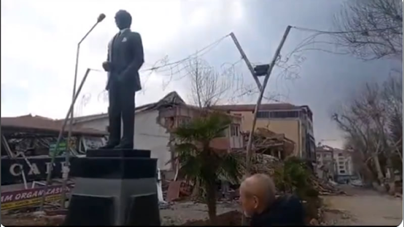Adıyaman halkı acı içindeyken onun derdi yıkılmayan heykel