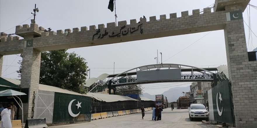 Afganistan ile Pakistan arasındaki Torkham Sınır Kapısı yeniden açıldı
