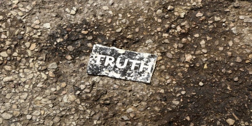 Sahte ile gerçeği ayırmanın zorlaştığı zamanlarda hakikat