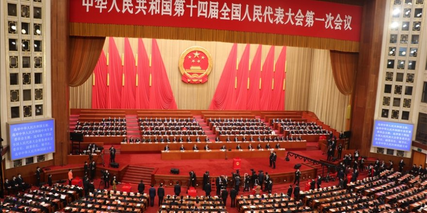 Çin'in yeni Başbakanı Li Çiang oldu