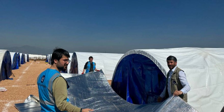Özgür-Der üyeleri Hatay’da 400 çadırlık kamp kurdu