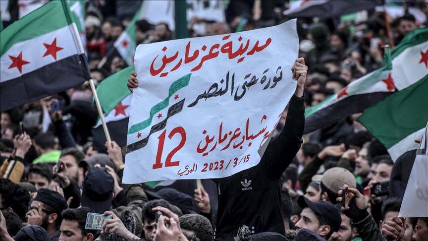 Suriye'de halk direnişinin 12. yıl dönümünde rejim karşıtı gösteriler düzenlendi
