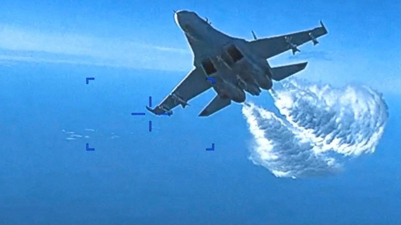 Karadeniz'de Rus jeti ABD dronunun üzerine böyle yakıt boşalttı
