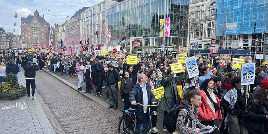 Hollanda'da ırkçılığa ve ayrımcılığa karşı yürüyüş 