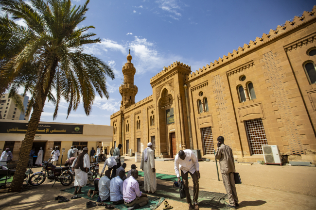 Sudan'ın simgelerinden Hartum Ulu Camii yeniden ibadete açıldı