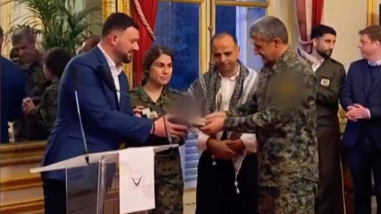 Fransa Senatosu'nda PKK/YPG'lilere onur madalyası