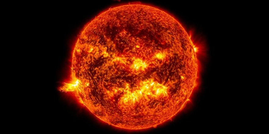 Güneş'te 20 Dünya büyüklüğünde delik: Dünya'ya etkisi cumaya kadar devam edecek