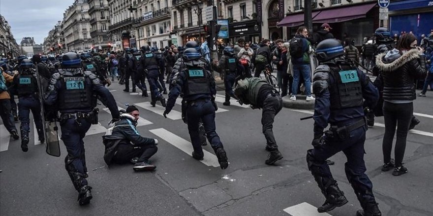 Fransa'daki gösterilerde keyfi gözaltılara ilişkin yaklaşık 100 şikayette bulunuldu