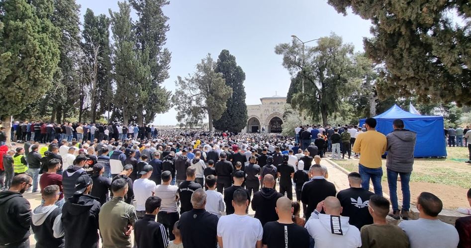 130 bin kişi Cuma namazını Mescidi Aksa'da eda etti