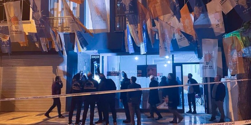 İstanbul'da AK Parti seçim irtibat bürosu önünde silahla ateş açıldı