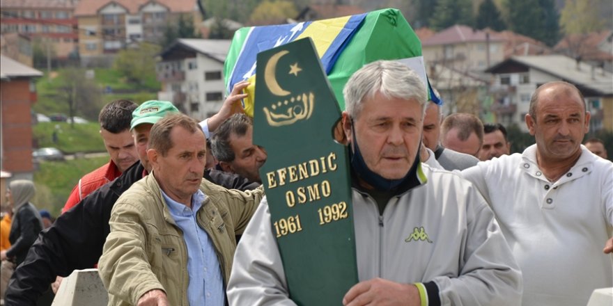 Bosna Savaşı'nın iki kurbanı daha defnedildi