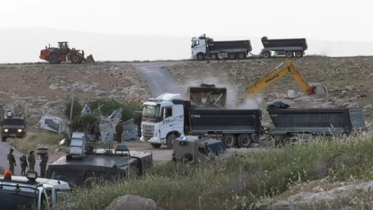 İşgal devleti İsrail, Batı Şeria'da Filistinlilere ait bir okulu yıktı