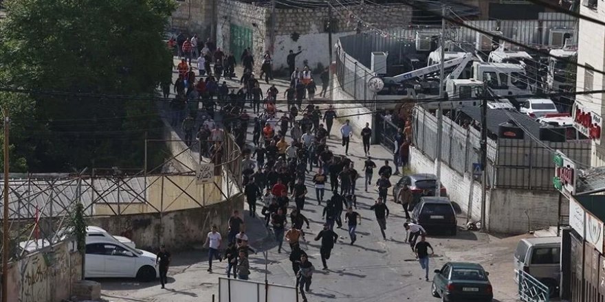 İşgal güçleri Batı Şeria'da 12 Filistinliyi gerçek mermiyle yaraladı