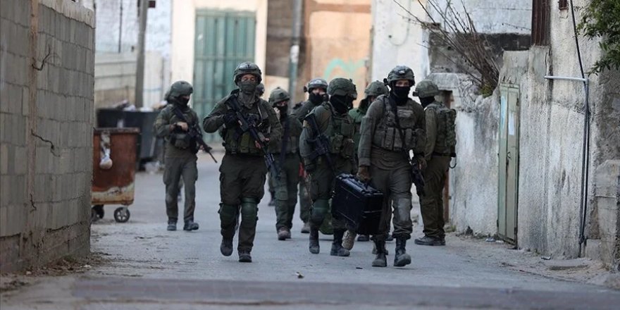 İşgal güçleri Batı Şeria'da 4 Filistinliyi yaraladı