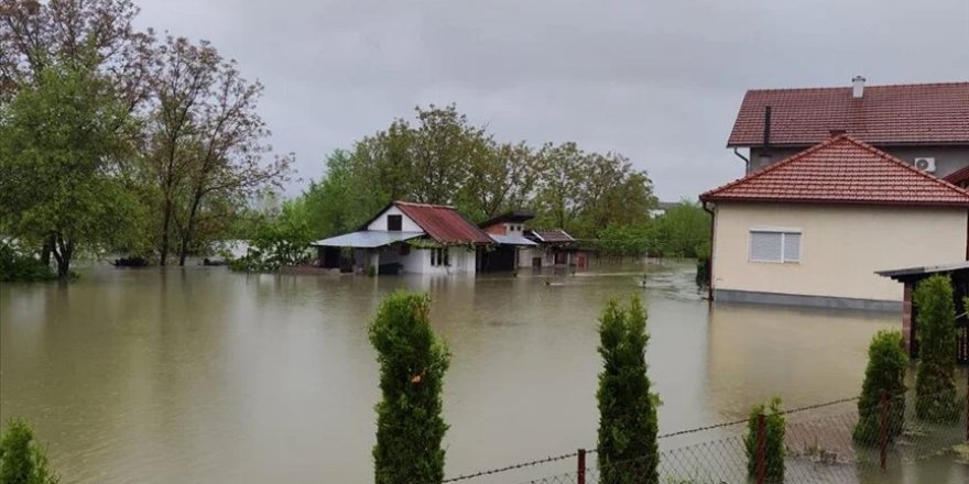 Bosna’da meydana gelen selde yüzlerce ev ve iş yerini su bastı