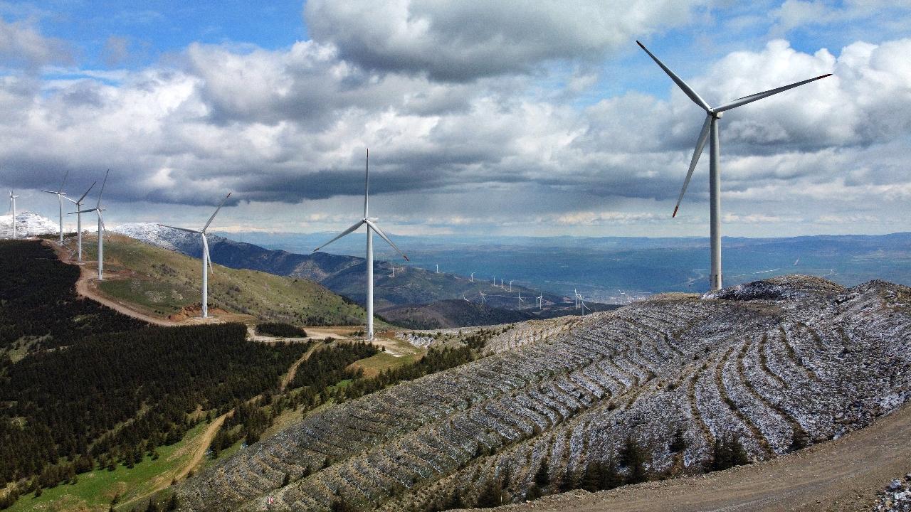 Türkiye’de 4 bin rüzgar türbini enerji üretiyor
