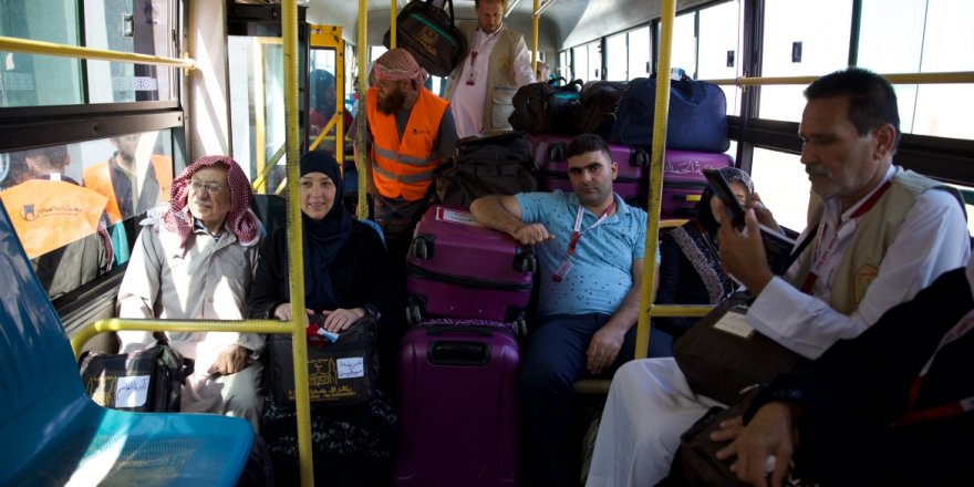 İdlibli hacı adayları Mekke'ye doğru yola koyuldu