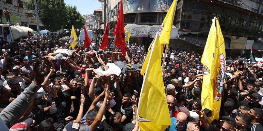 İşgal güçlerince Cenin'de öldürülen 10 Filistinli, son yolculuğuna uğurlandı