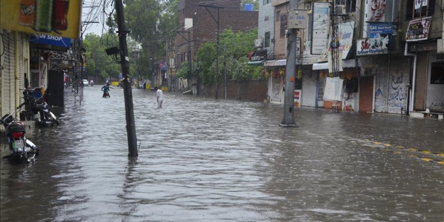 Pakistan'da muson yağmurları nedeniyle 17 kişi öldü