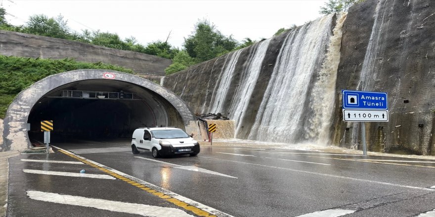 Bartın'da sel sonucu ev ve iş yerleri su altında kaldı