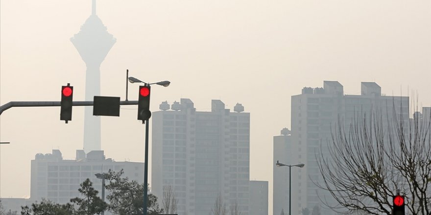 İran'da hava kirliliği nedeniyle devlet kurumları tatil edildi